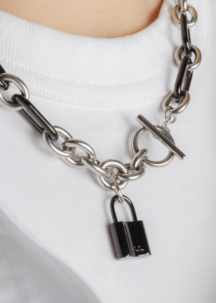 Collar Hestia Plateado Negro