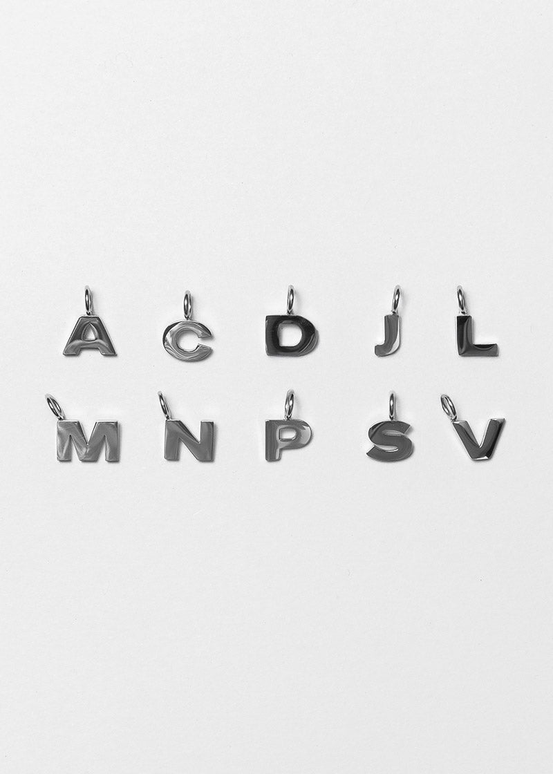 Dije Letra Plateado