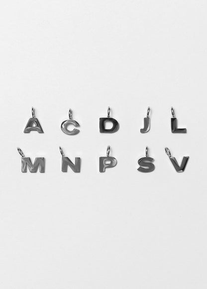 Dije Letra Plateado