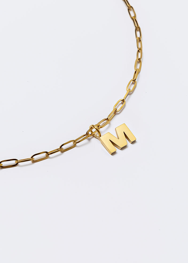 Dije Letra Dorado
