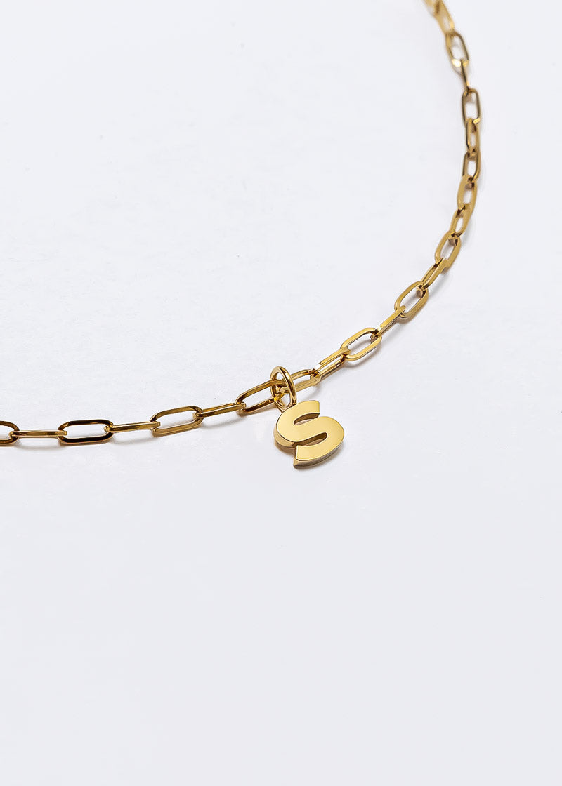 Dije Letra Dorado