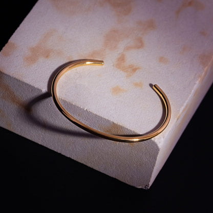 Brazalete Nestra Dorado